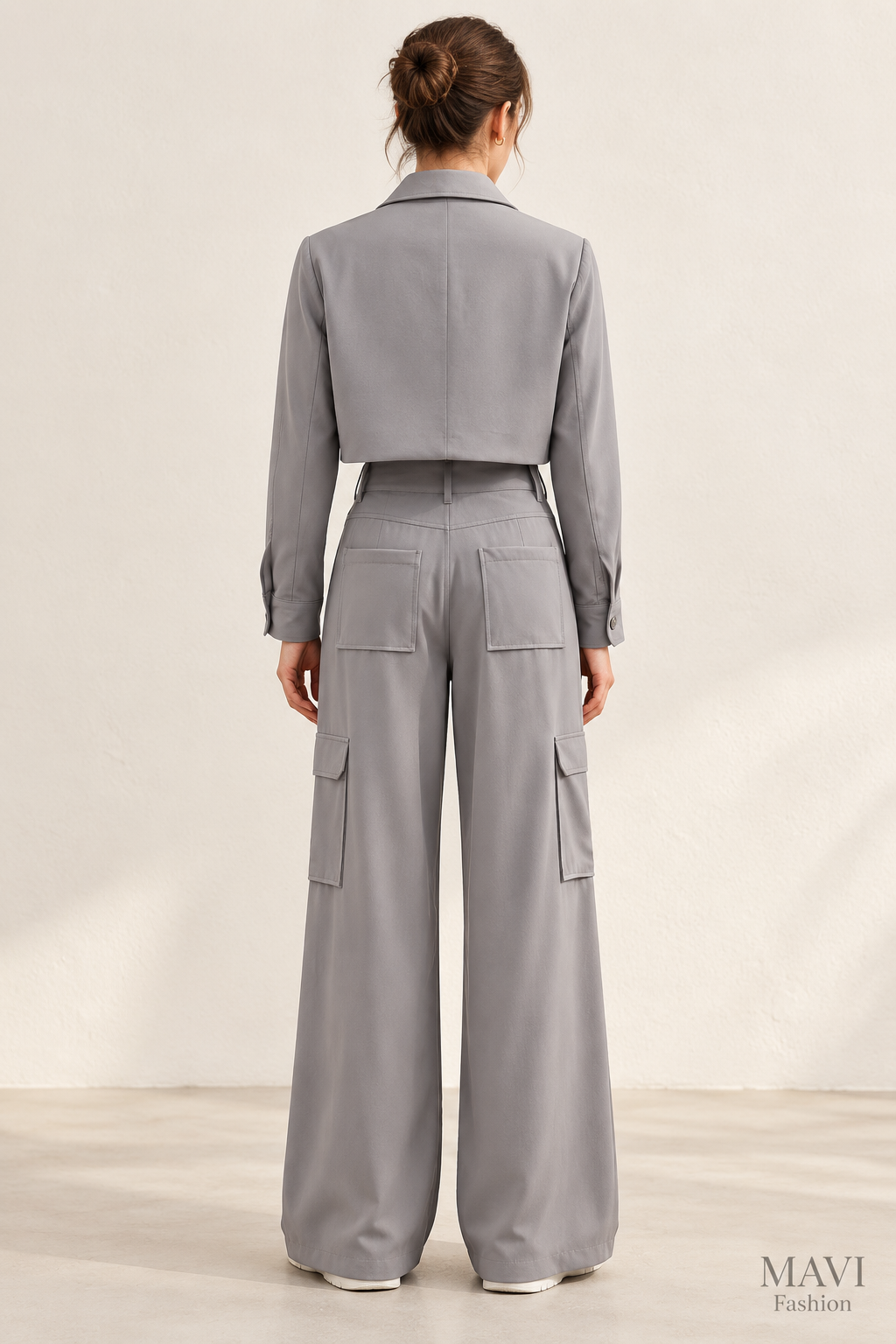 Tweedelige set met cropped jack en wide-leg cargobroek
