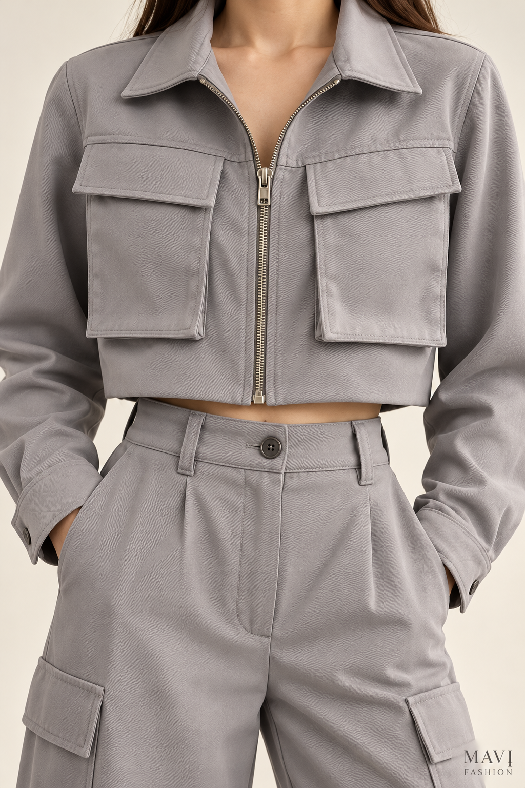 Tweedelige set met cropped jack en wide-leg cargobroek