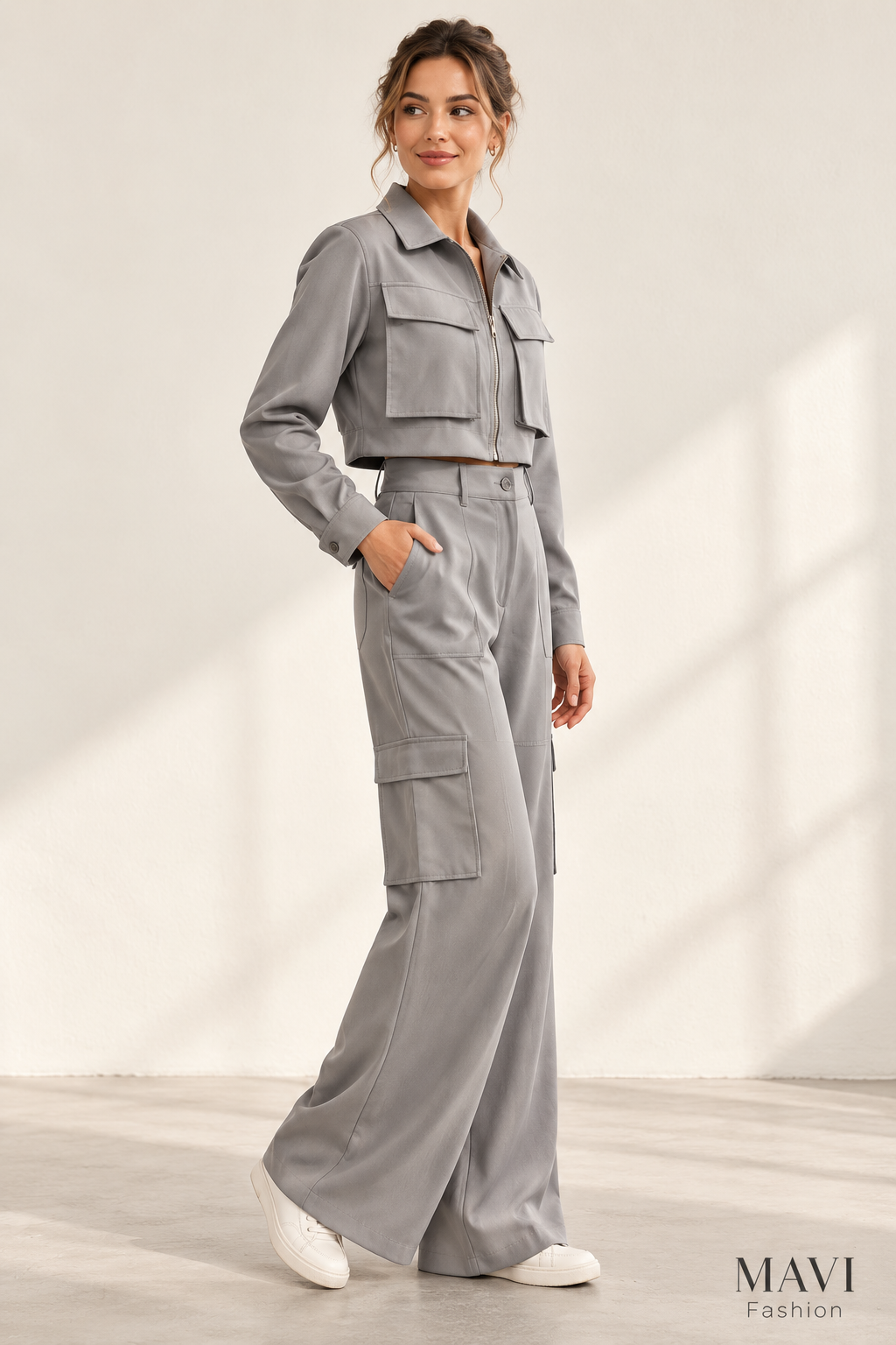 Tweedelige set met cropped jack en wide-leg cargobroek